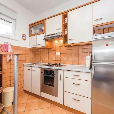 Apartment Zare