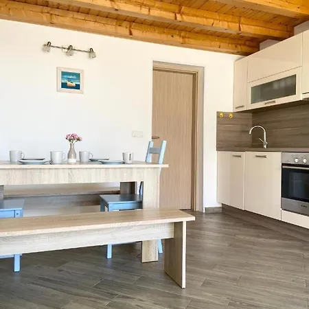 Zare Apartment Banjol
